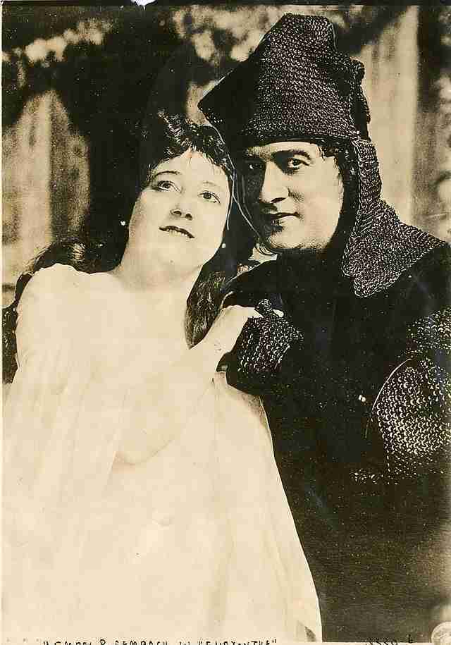 Johannes Semback (tenor) and_Frieda Hempel (soprano) in a scene from Euryanthe. Dated Jan. 15, 1915. Public Domain