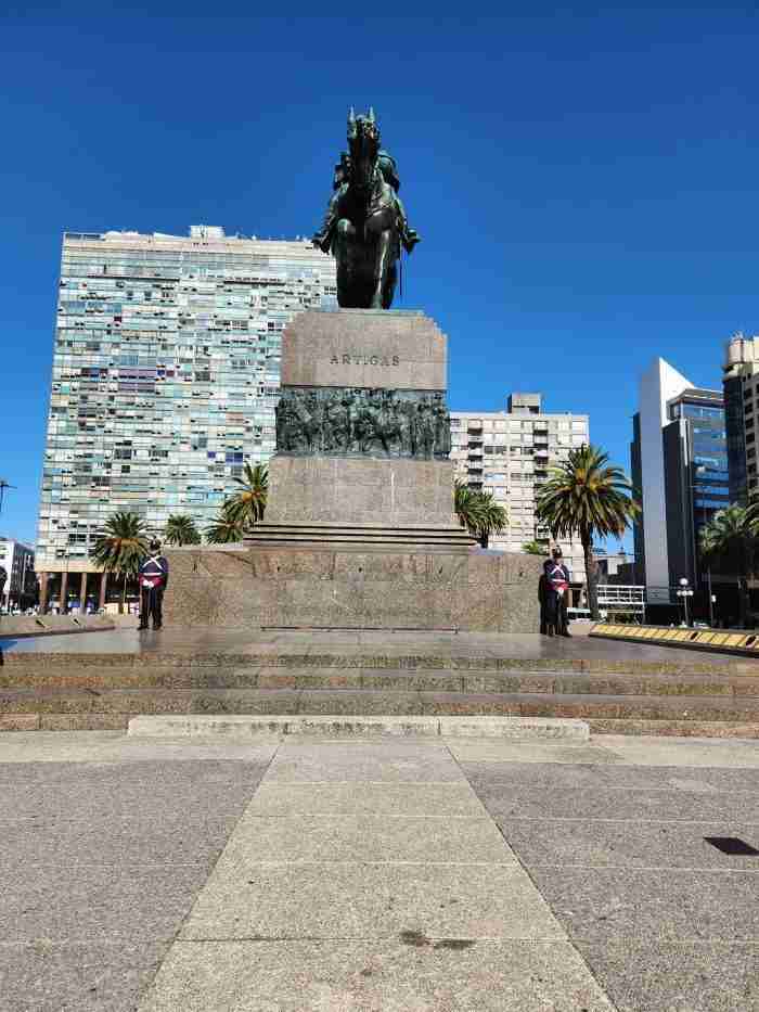 A statue in a city Description automatically generated with low confidence