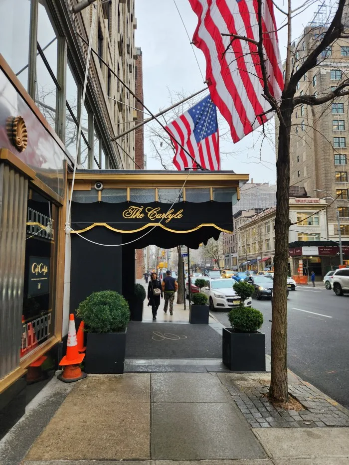 A view on Madison Avenue to the Entrance to Dowling’s at the Carlyle. Photo by Sora Vernikoff