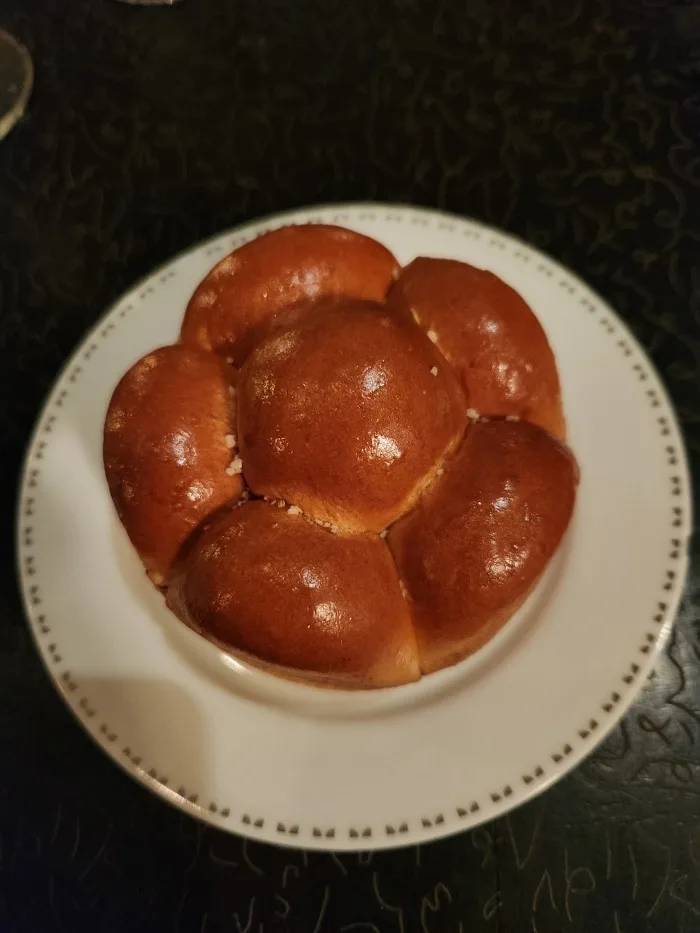 Delicious, freshly baked bread at Dowling’s at the Carlyle. Photo by Sora Vernikoff