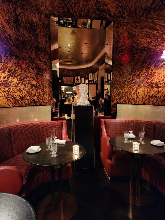 A quiet corner in Dowling’s at the Carlyle. Photo by Sora Vernikoff