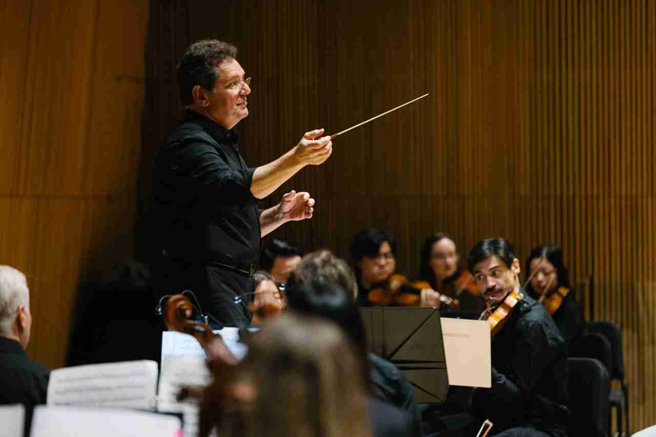 David Bernard conducts The Park Avenue Chamber Symphony, presenting Romantic Reflections at the DiMenna Center for Classical Music, New York, NY. Photo by Da Ping Luo.