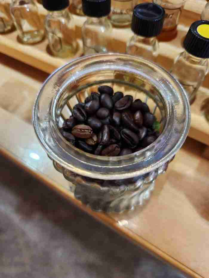 Coffee beans to refresh the palate at the Fragrance Shop New York in New York's East Village. Photo by Sora Vernikoff