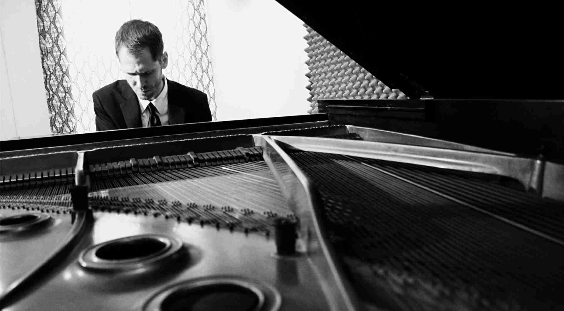 Grammy Award-winning pianist Alex Smith with Gabrielle Stravelli at the Midnight Theatre. Courtesy alexsmithkeys.com