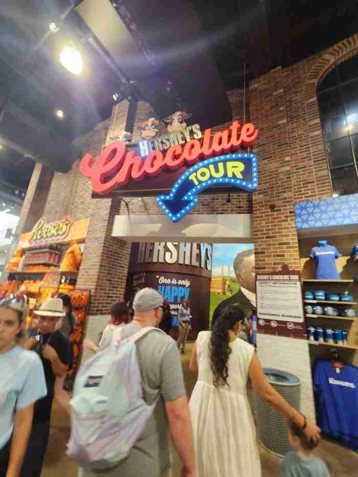 Lining up for Hershey's Chocolate Tour. Photo by Sora Vernikoff