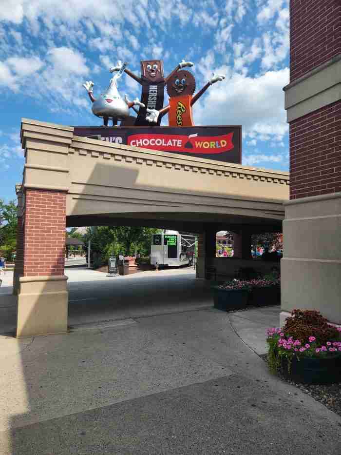 Entrance to Hershey's Chocolate World. Photo by Sora Vernikoff