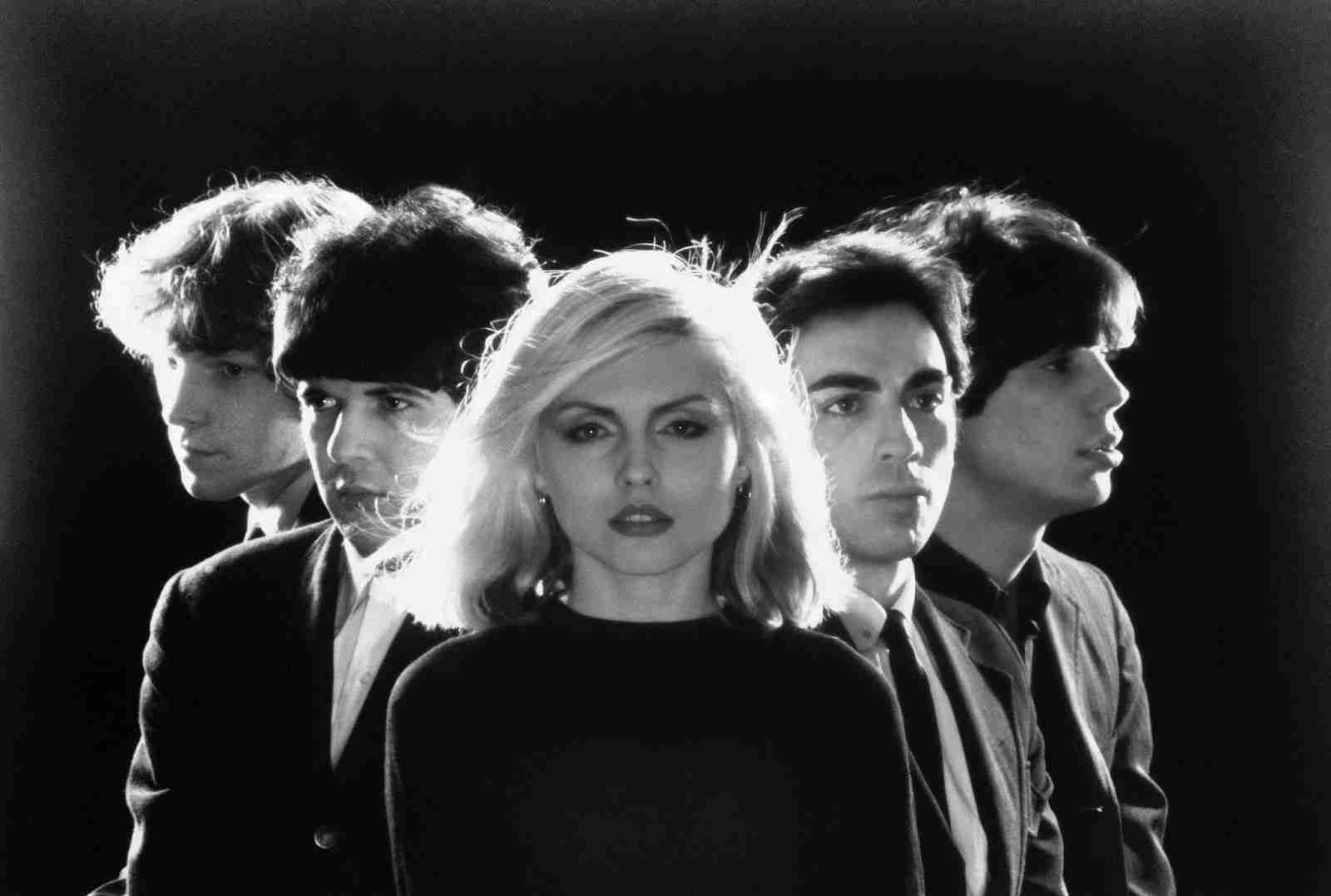 Blondie in 1977: Gary Valentine, Clem Burke, Debbie Harry, Chris Stein, and Jimmy Destri.Private Stock Records, Public domain, via Wikimedia Commons