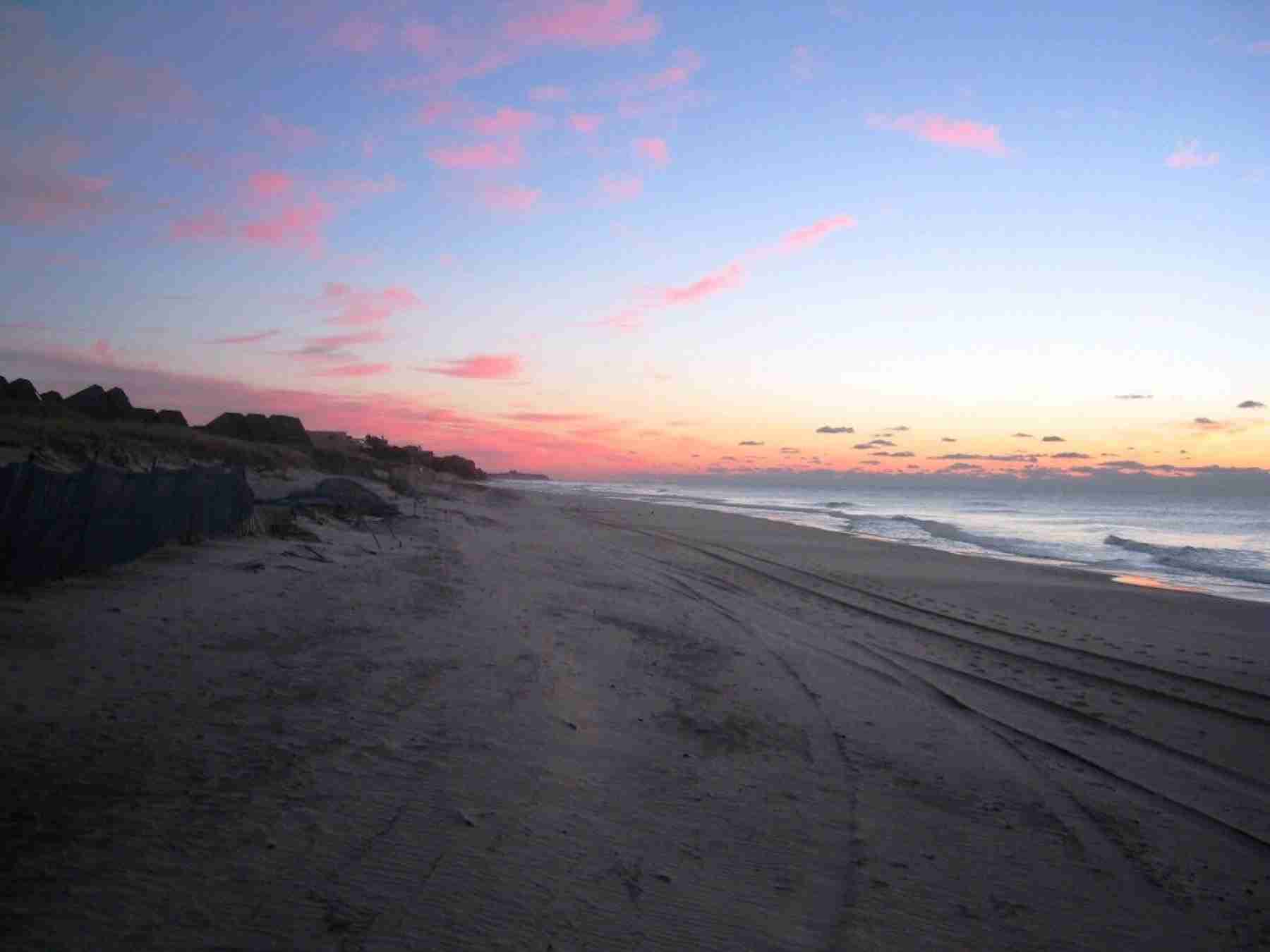 Montauk NY Sunrise. By Ee Sef Lee from Palisades Park, New Jersey, United States of America, CC BY 2.0 <https://creativecommons.org/licenses/by/2.0>, via Wikimedia Commons