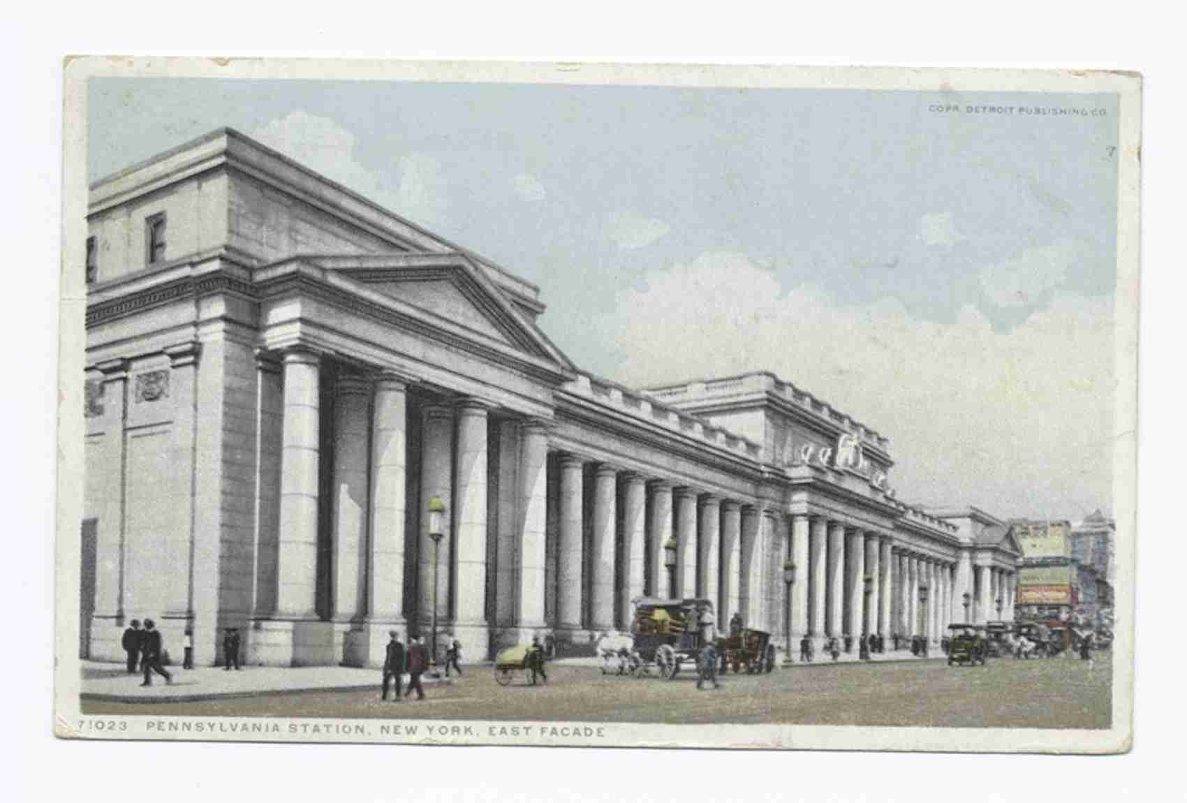 Penn Station, East Facade, New York. Detroit Publishing Company, Public domain, via Wikimedia Commons