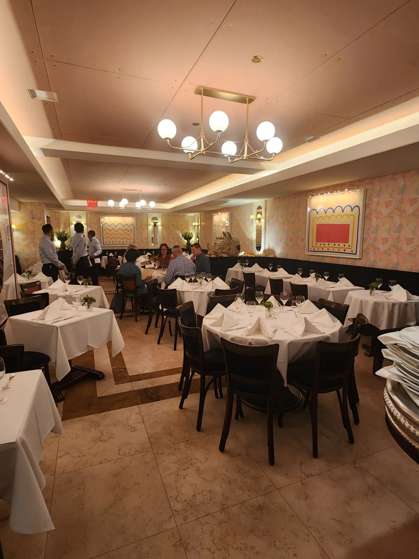 Dining area at Le Bilboquet Photo by Sora Vernikoff