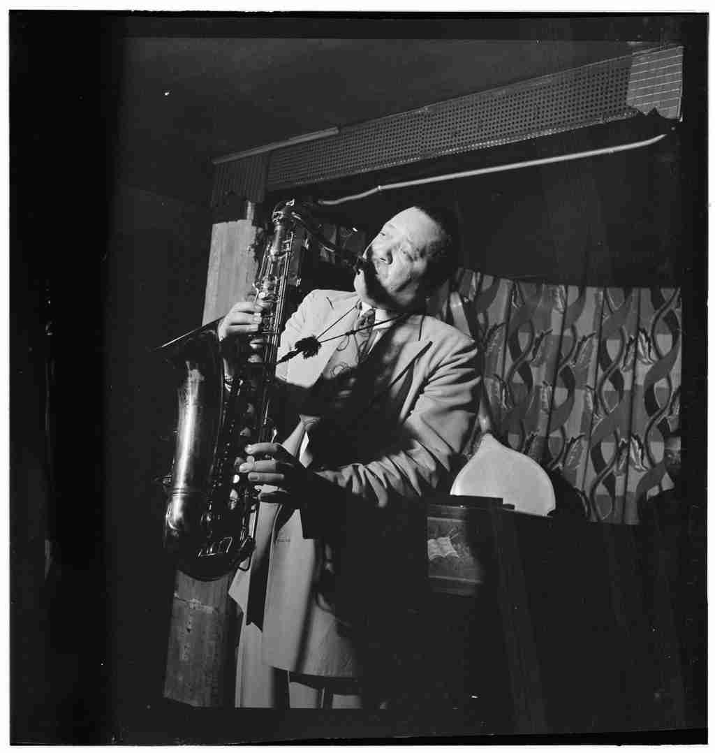 Portrait of Lester Young, Famous Door, New York, N.Y., ca. Sept. 1946. The Library of Congress, Public domain, via Wikimedia Commons