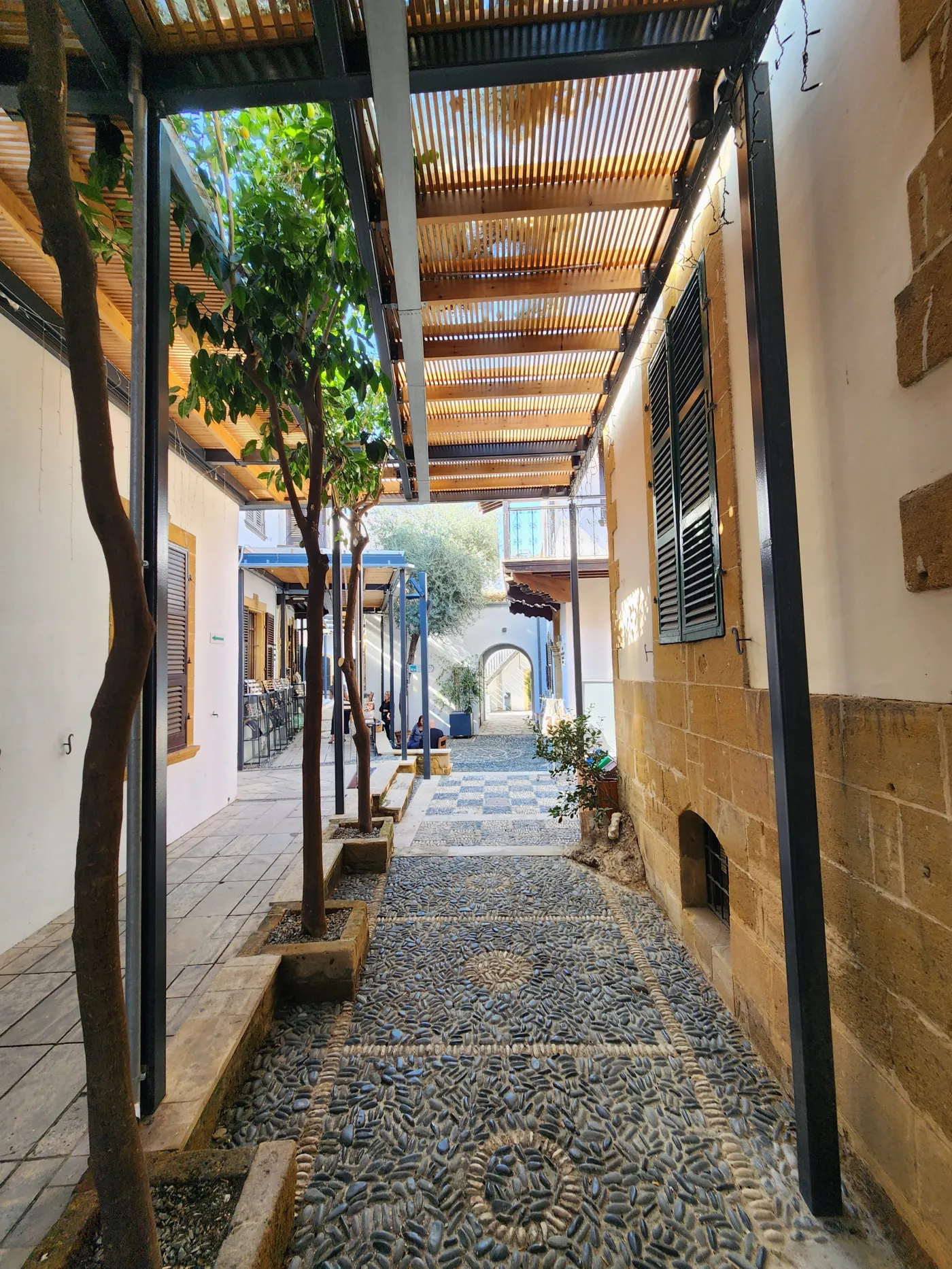 A beautiful terrace in Nicosia. Photo by Sora Vernikoff