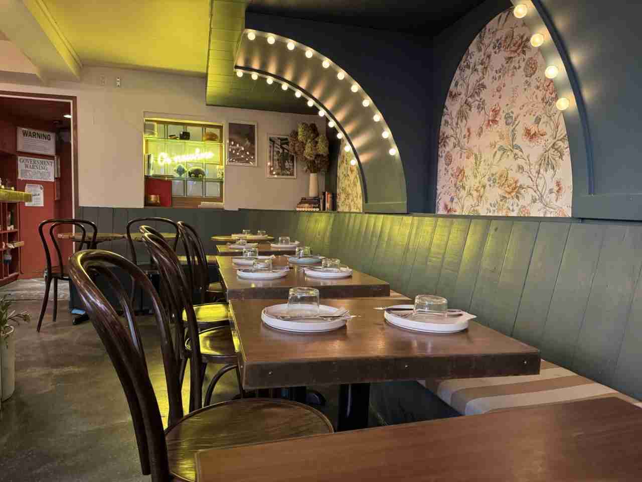 Dining area at Old Fashion Cafe. Photo by Valérie Blanchard