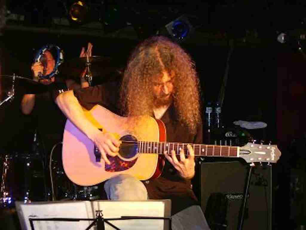 Guthrie govan. Live with Asia in Haarlem, the Netherlands, 2005. Douglasshearer at en.wikipedia, CC BY-SA 2.5 , via Wikimedia Commons