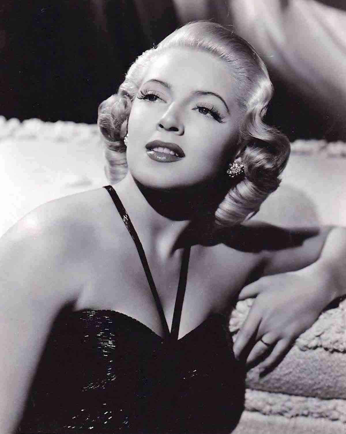 Lana Turner by Eric Carpenter (1909-1976), Public domain, via Wikimedia Commons