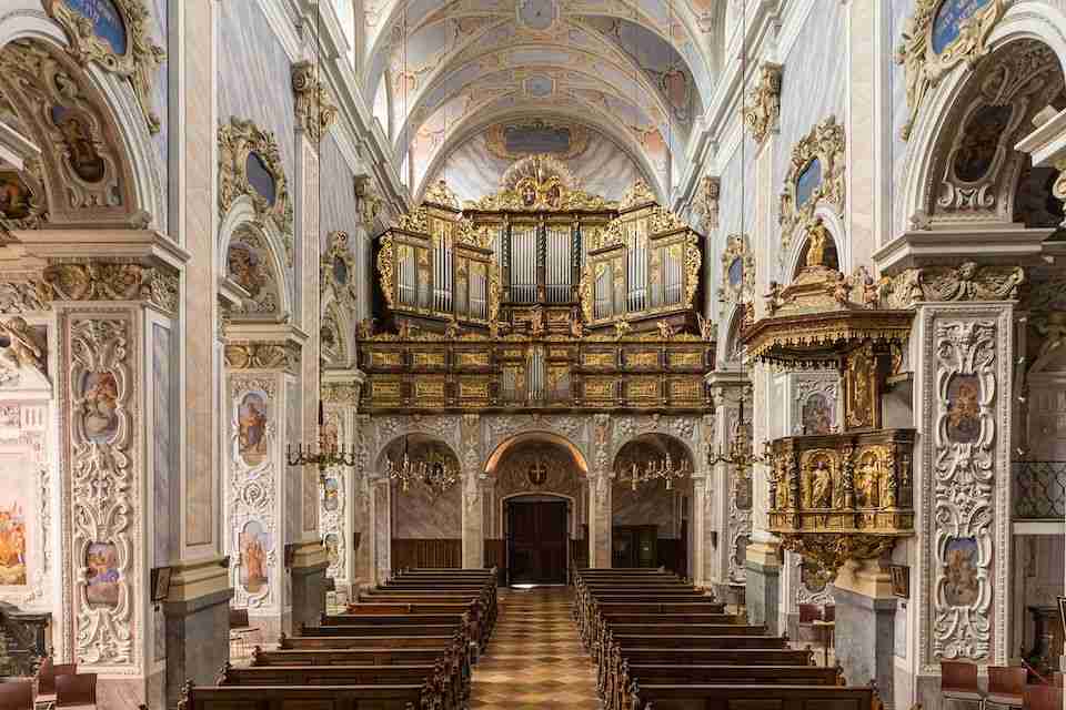 Nave and organ of Göttweig Abbey Church, Lower Austria. Baroque case of the organ by Ignaz Gatto the Elder 1761. Uoaei1, CC BY-SA 3.0 AT <https://creativecommons.org/licenses/by-sa/3.0/at/deed.en>, via Wikimedia Commons