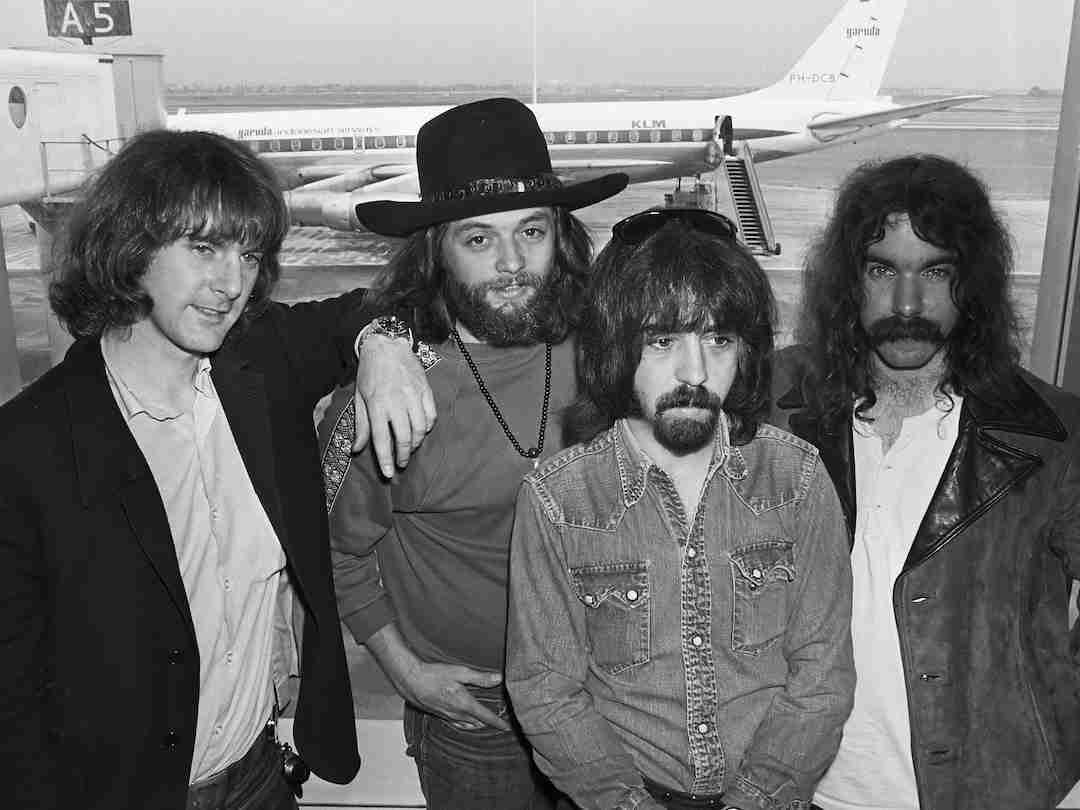  Pop group the "Byrds" arrive at Schiphol; the Byrds. V.l.n.r. Roger McGuinn, Skip Battin, Clarence White, Gene Parsons. June 23, 1970. Joost Evers / Anefo, CC BY-SA 3.0 NL <https://creativecommons.org/licenses/by-sa/3.0/nl/deed.en>, via Wikimedia Commons