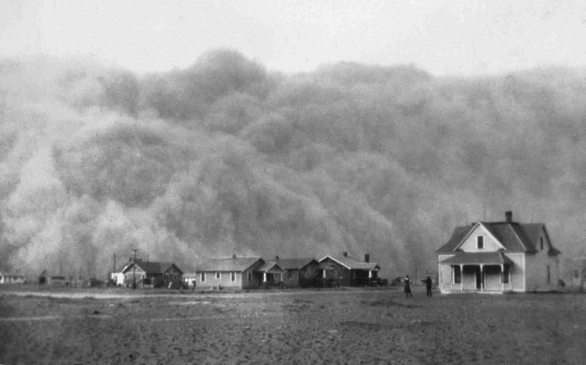Dust storm approaching Stratford, Texas (1935). George Everett Marsh Jr., Public domain, via Wikimedia Commons