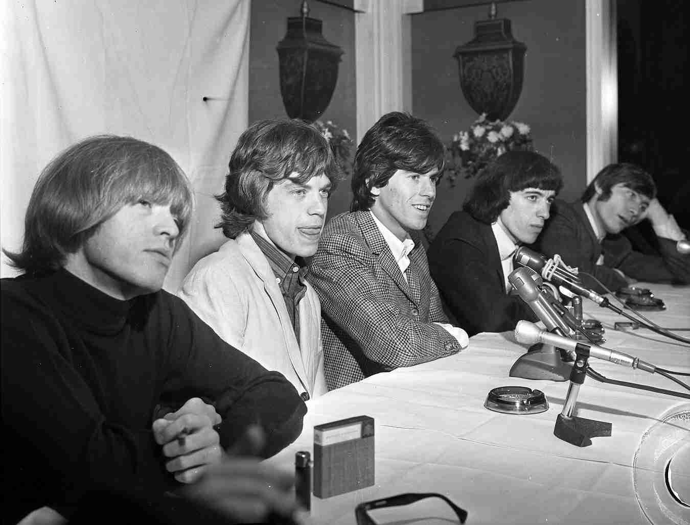 The Rolling Stones at a Beverly Hills Press conference. From the left are Brian Jones, Mick Jagger, Keith Richard, Bill Wyman and Charlie Watts. Los Angeles Times, CC BY 4.0 <https://creativecommons.org/licenses/by/4.0>, via Wikimedia Commons