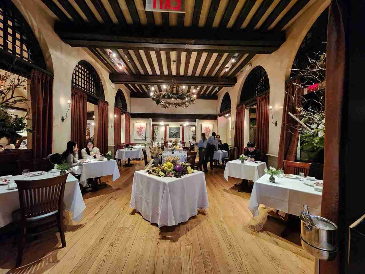 The elegant "dining room" at Gramercy Tavern. Photo by Sora Vernikoff.