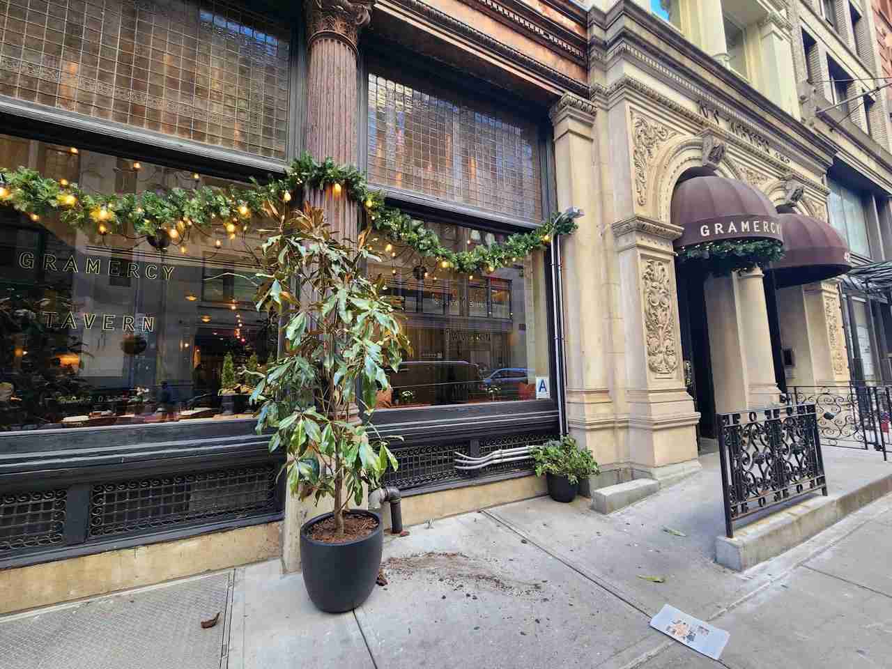 A sidewalk view of Gramercy Tavern. Photo by Sora Vernikoff