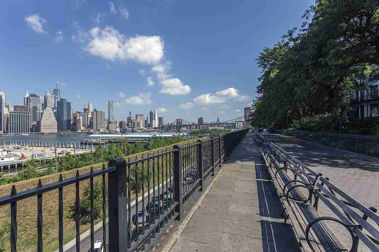 Looking north along the Brooklyn Heights Promenade, New York, USA NY1. Acroterion, CC BY-SA 4.0 <https://creativecommons.org/licenses/by-sa/4.0>, via Wikimedia Commons