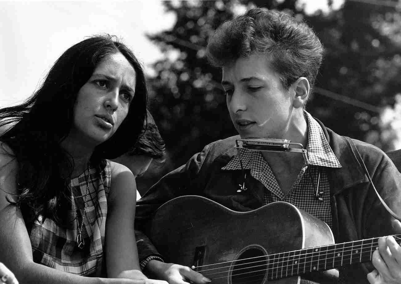 L-R Joan Baez and Bob Dylan. Rowland Scherman, Public domain, via Wikimedia Commons