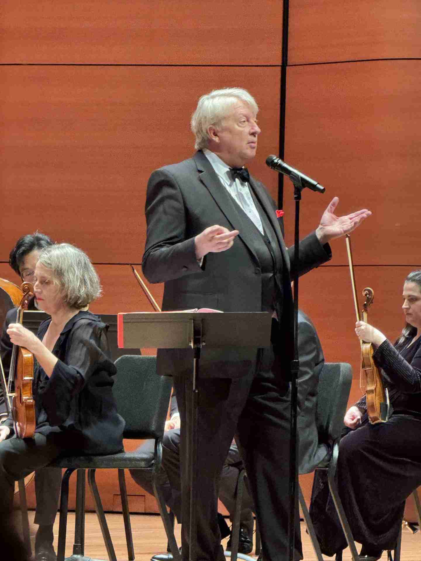 Conductor Thomas Crawford delivering a concert preview with the American Classical Orchestra in the program Morning Stars, at Lincoln Center's Alice Tully Hall. Photo by Edward Kliszus
