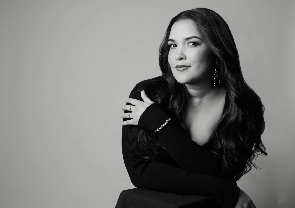 Mikaela Bennett, Soprano. Photo by Jenny Anderson, Courtesy mikaela-bennett.com