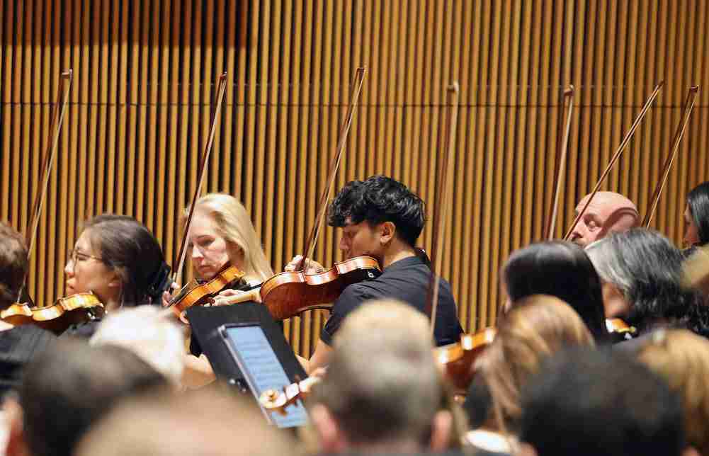 Concertmaster Alfheidur Saemundsson with David Bernard and The Park Avenue Chamber Symphony presenting Spellbinding Strauss at the DiMenna Center for Classical Music, NYC. Photo by Adam Bundy