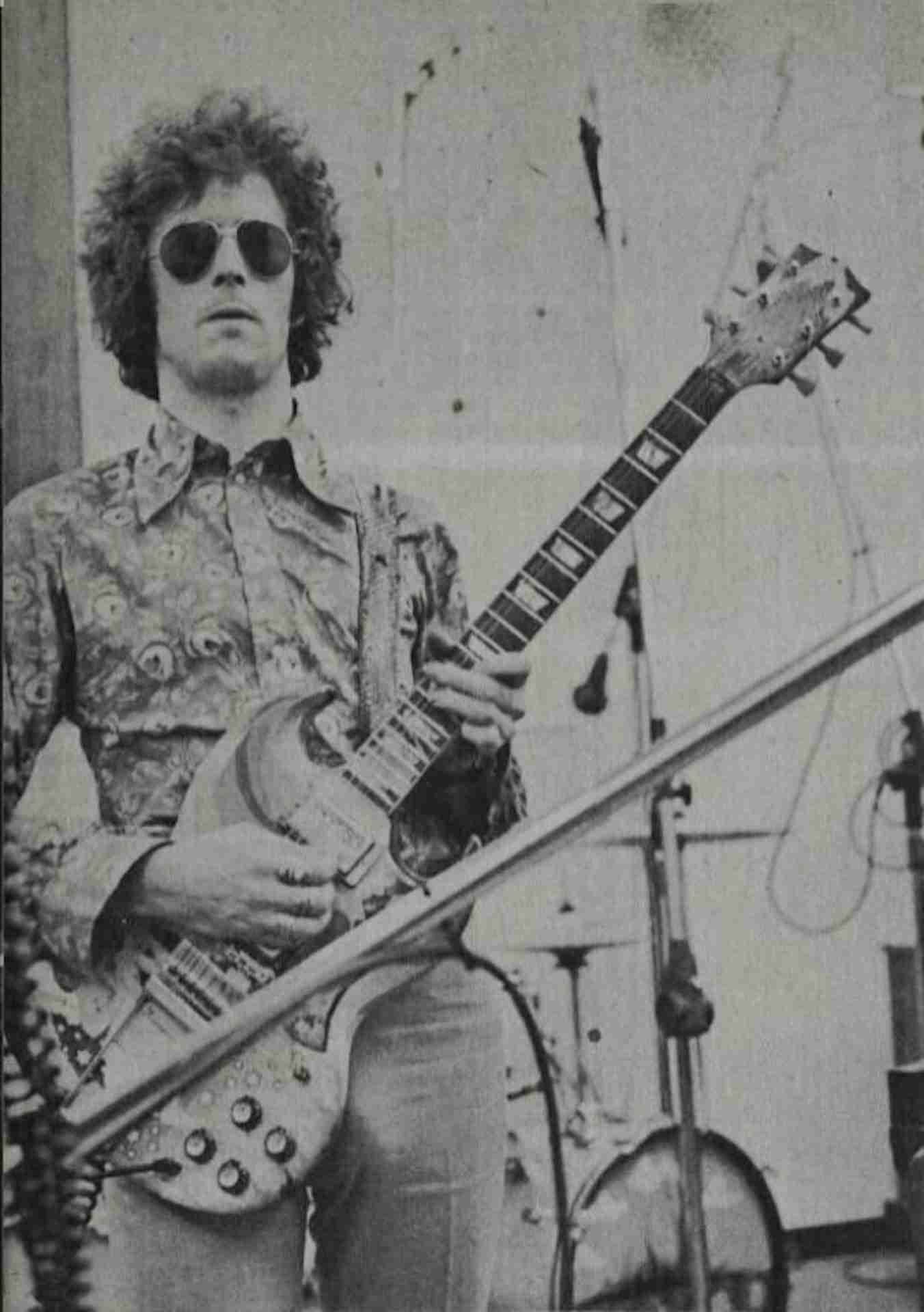 Eric Clapton playing The_Fool with Cream (1968). Hit Parader Magazine Public Domain via Wikipedia Commons